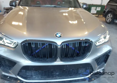 2021 BMW X5 M z USA, uszkodzony, nr VIN 5YMJU0C07M9E85852